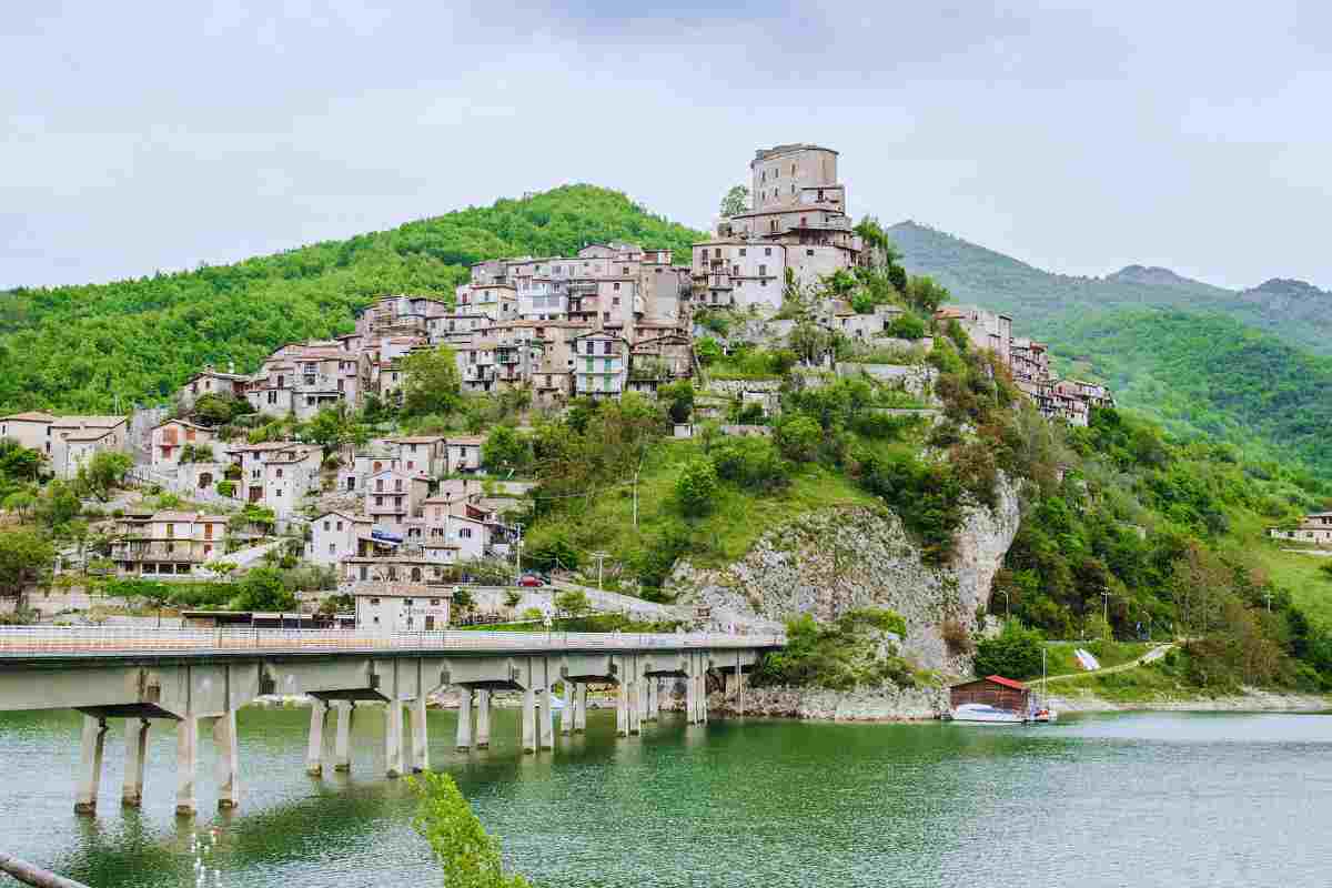 castel di tora e le sue bellezze