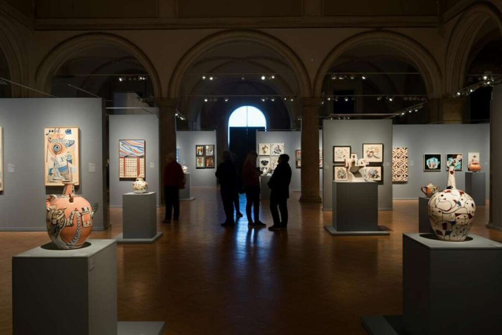 La ceramica dei grandi maestri: un viaggio tra forma e colore a Torino