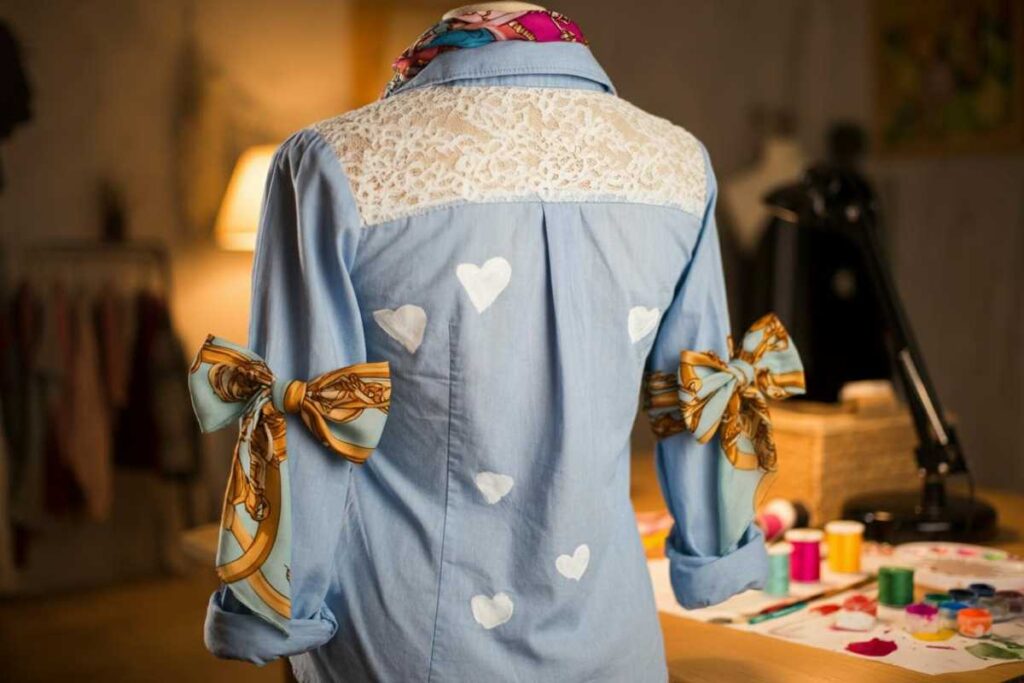 Rinnova la tua camicia anonima con queste 7 idee creative e sorprendenti